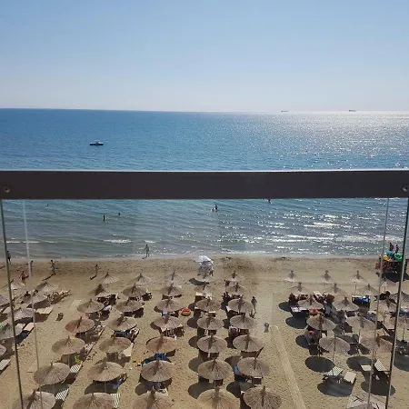 아파트 Dm On The Beach, Private Garage Available Durrës